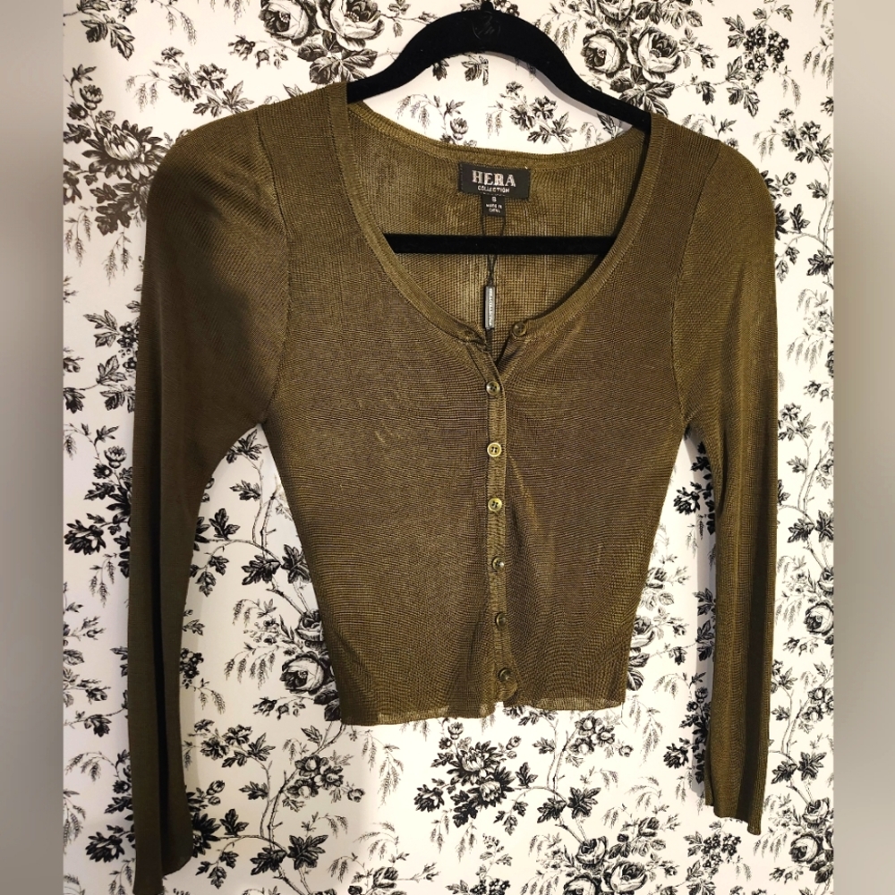 NWT cropped button up